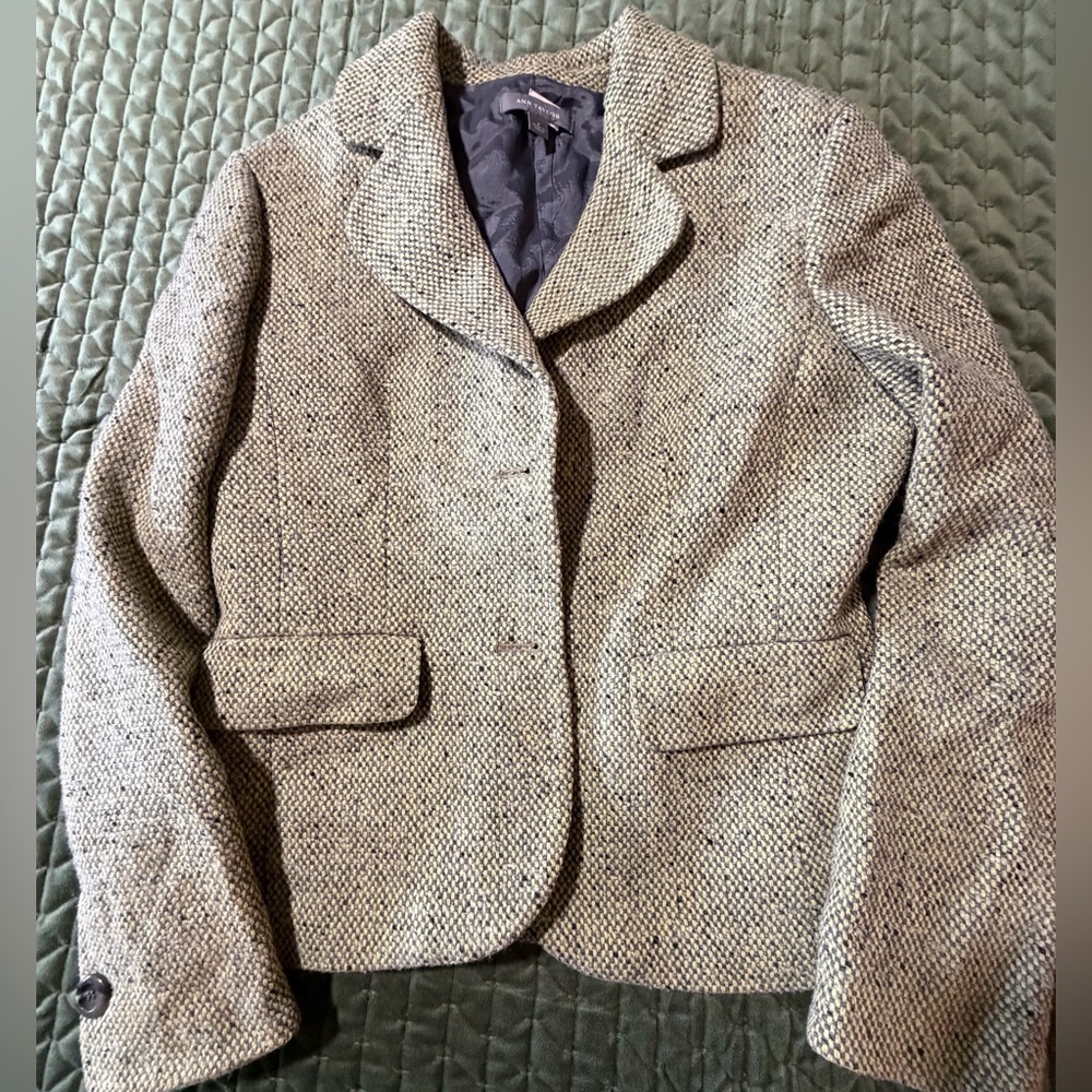 Ann Taylor tweed blazer green‎ tan color shorter length wool blend size 8